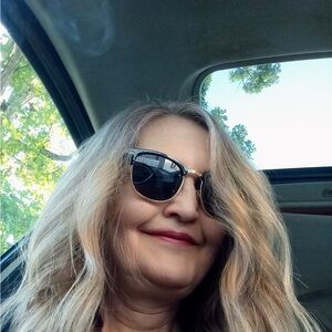 Meet your Posher, Carmel